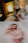 Woman swinger showing cunts